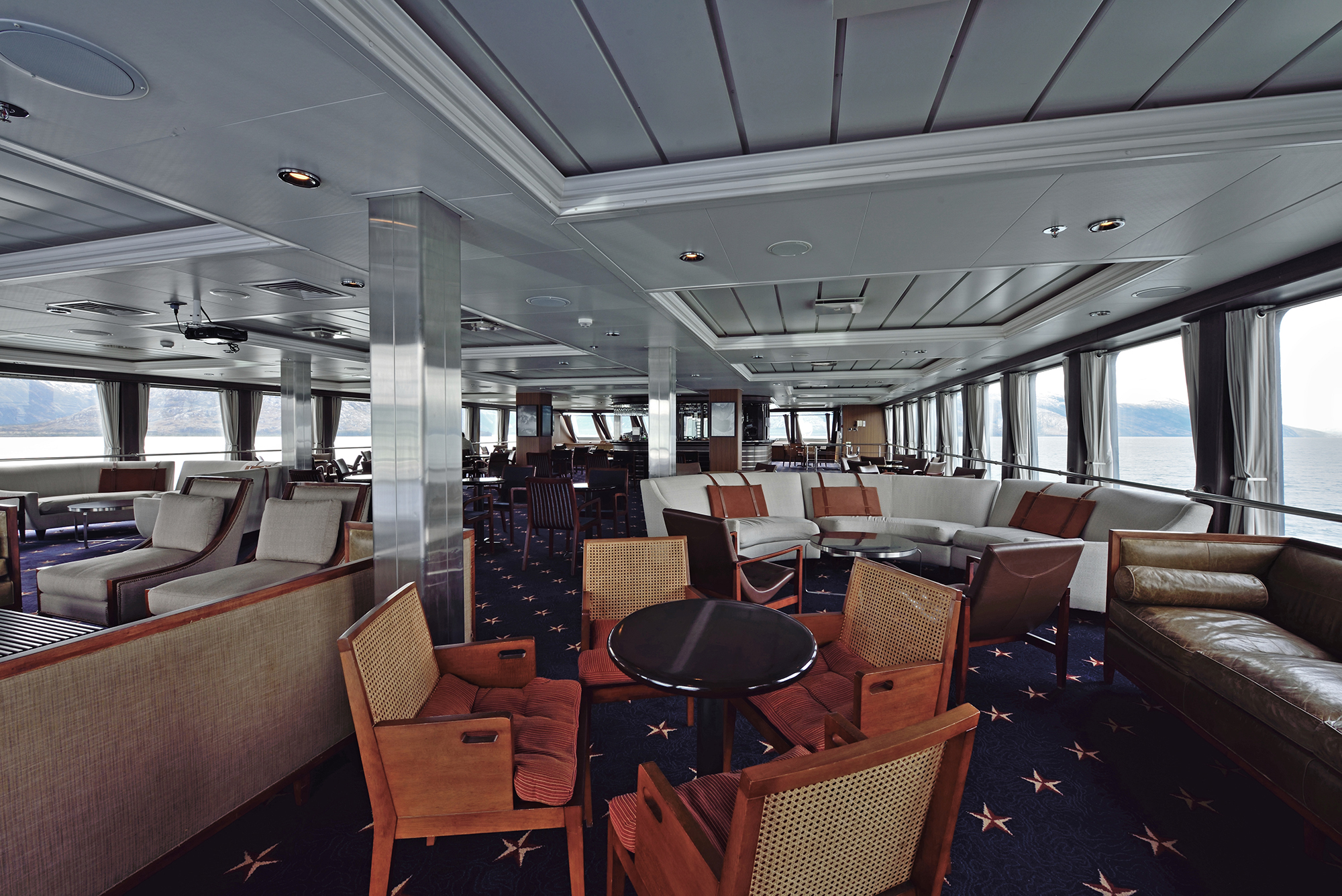 Australis Stella Australis Yamana Lounge 2.jpg